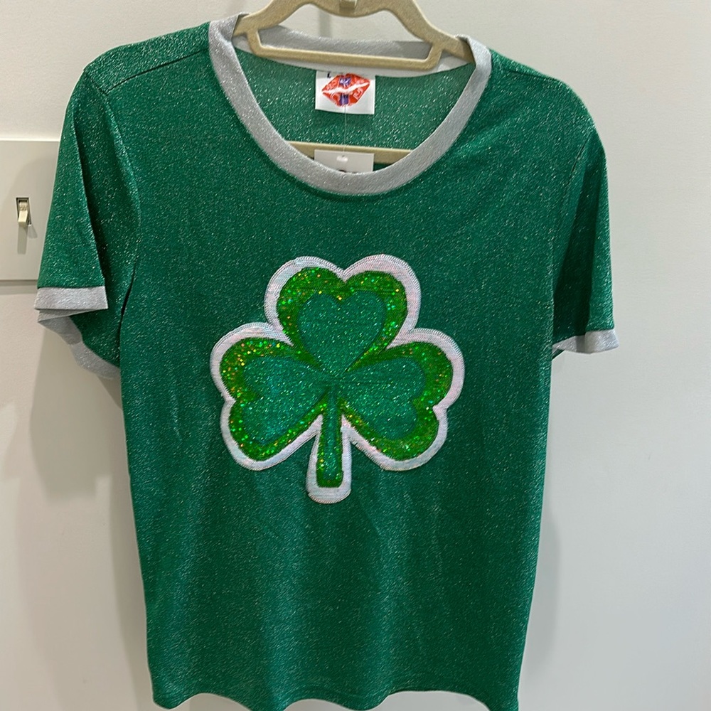 BNWT sparkle city st Pat’s shamrock glitter tee, L